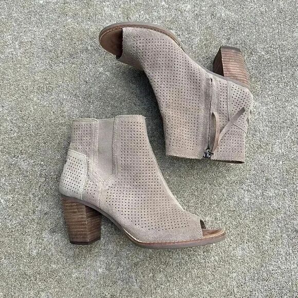 Toms Perforated Suede Booties Women's Size 7.5 - Picture 1 of 11